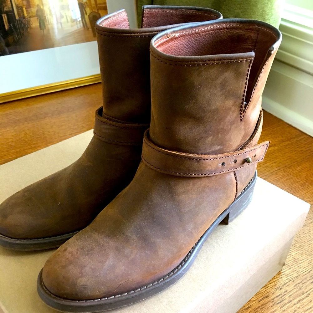 Madewell low rider boot, biker boot in distressed leather